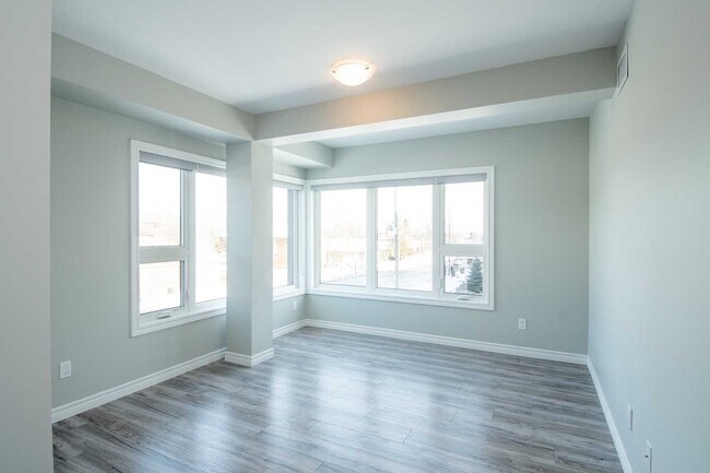 Photo - 143 Bloor St W Unit 203