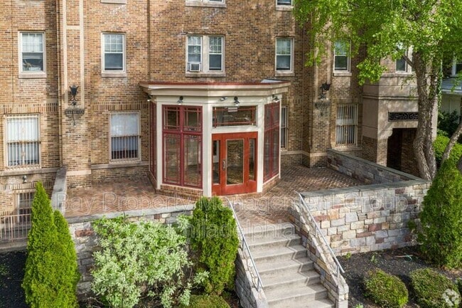 Building Photo - 2809 W Queen Ln Unit Apt 105