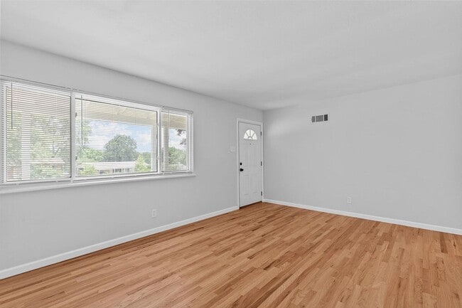 Photo - 2629 Glenoak Dr