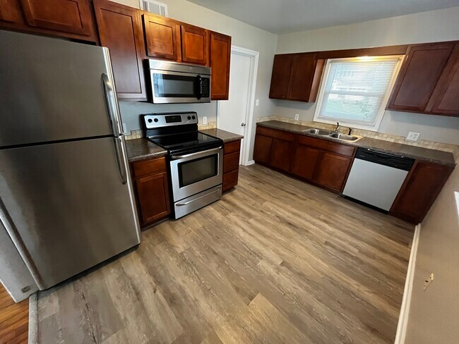 Photo - 418 W Lakewood Blvd