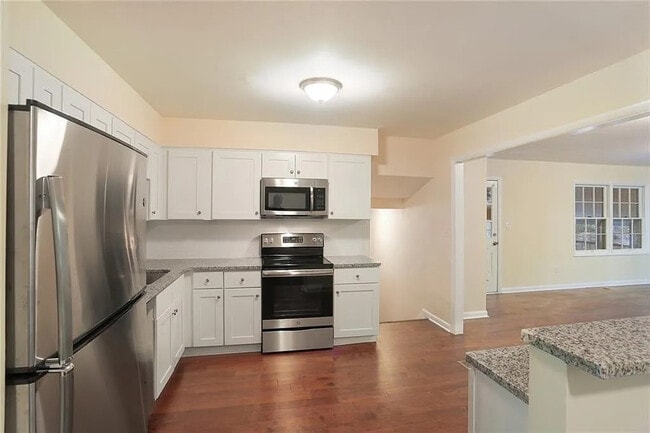 Photo - Room in House on Shawnee Trail