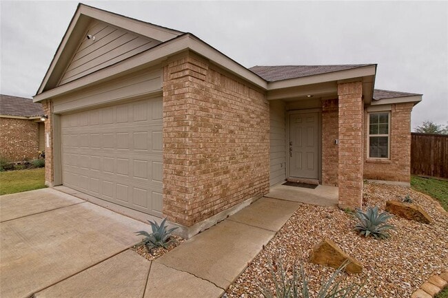 Photo - 108 Circle Wy