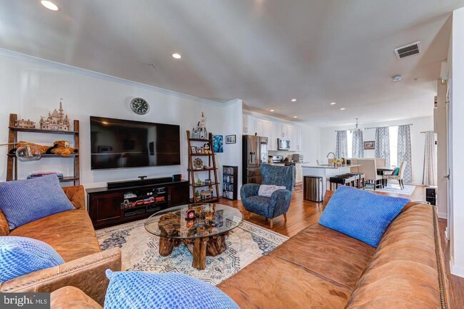 Photo - 10 Manchester Dr