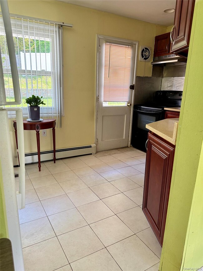 Photo - 16 W Greenway Cir
