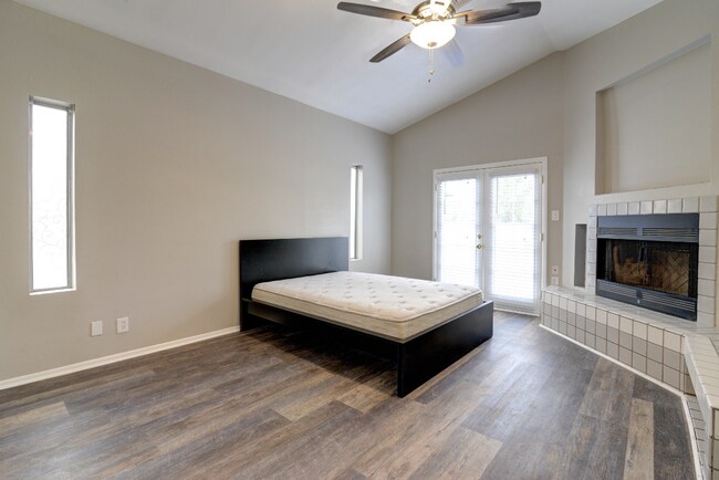 Photo - 6 bed 5 bath home near ASU