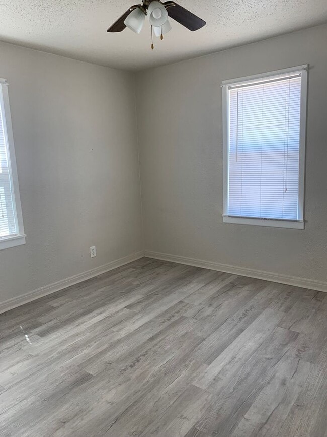 Photo - 1812 W 17th Ln