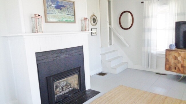 8 Avenue B