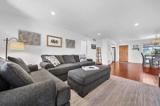 Photo - 2170 S Palm Canyon Dr Unidad 19