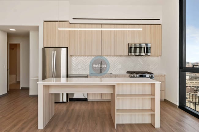 1922 W Ogden Ave Unit 809