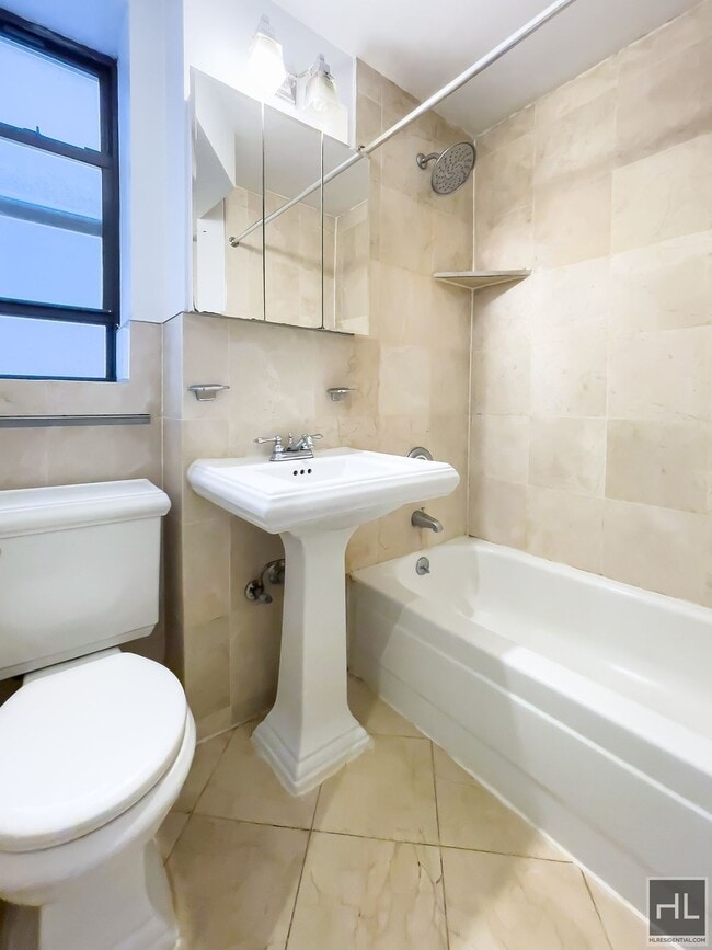 Photo - East 13th Street Unidad 11