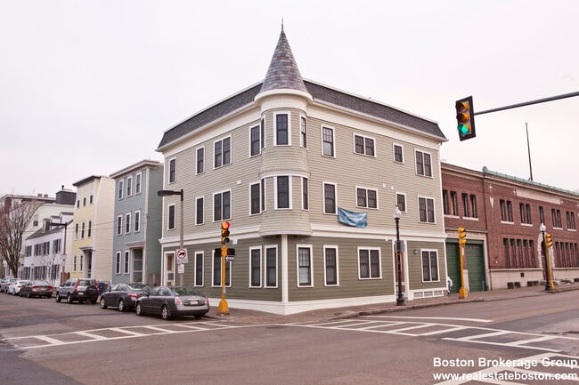 Photo - 195 W 3rd St Unit 5