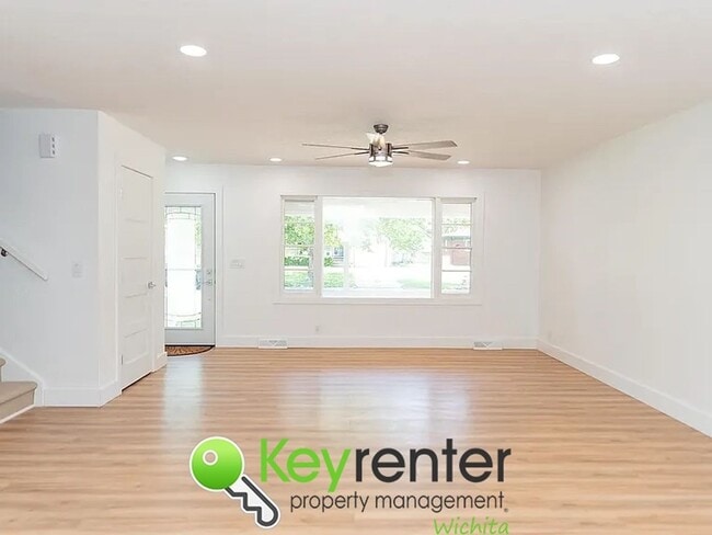 Photo - Spacious 4-Bedroom / 2-Bath Home in Wichit...