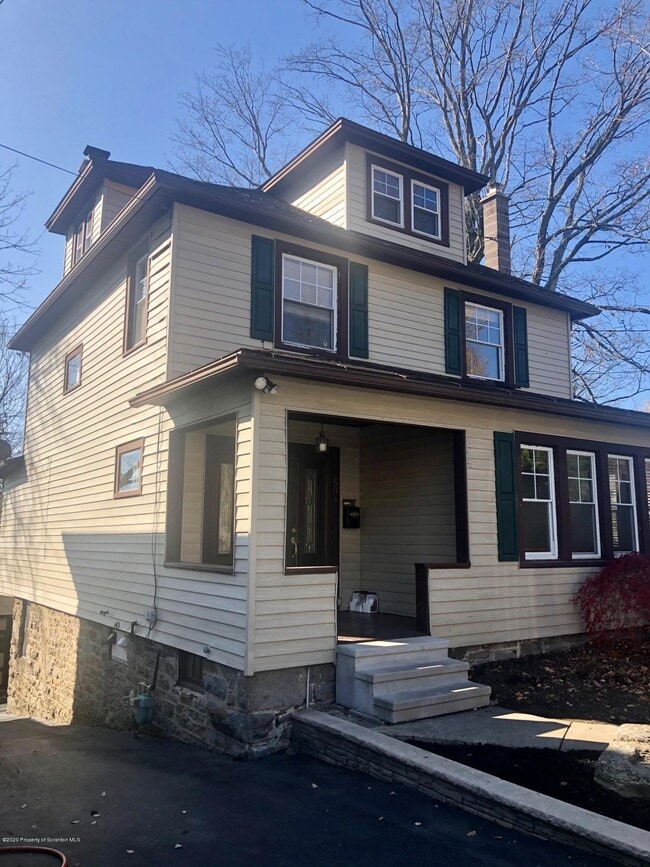 Photo - 504 School St