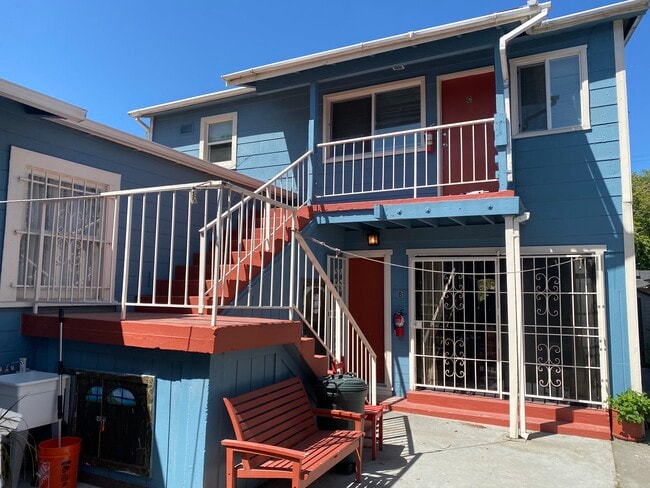 Building Photo - 1474 Seventh St Unit C Rental