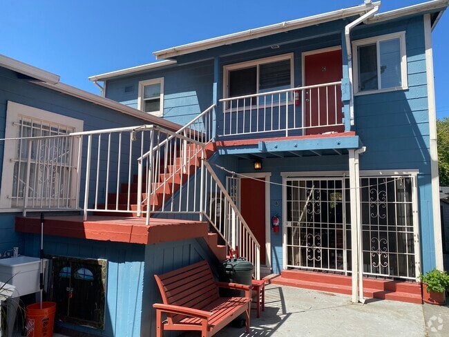 Building Photo - 1474 Seventh St Unit C Rental