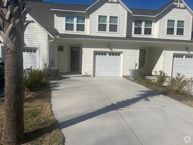 Building Photo - Townhome 3 Bedroom, Office in Bluffton at ...