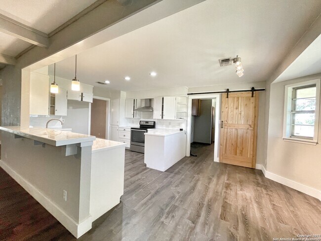 Photo - 10185 FM1101