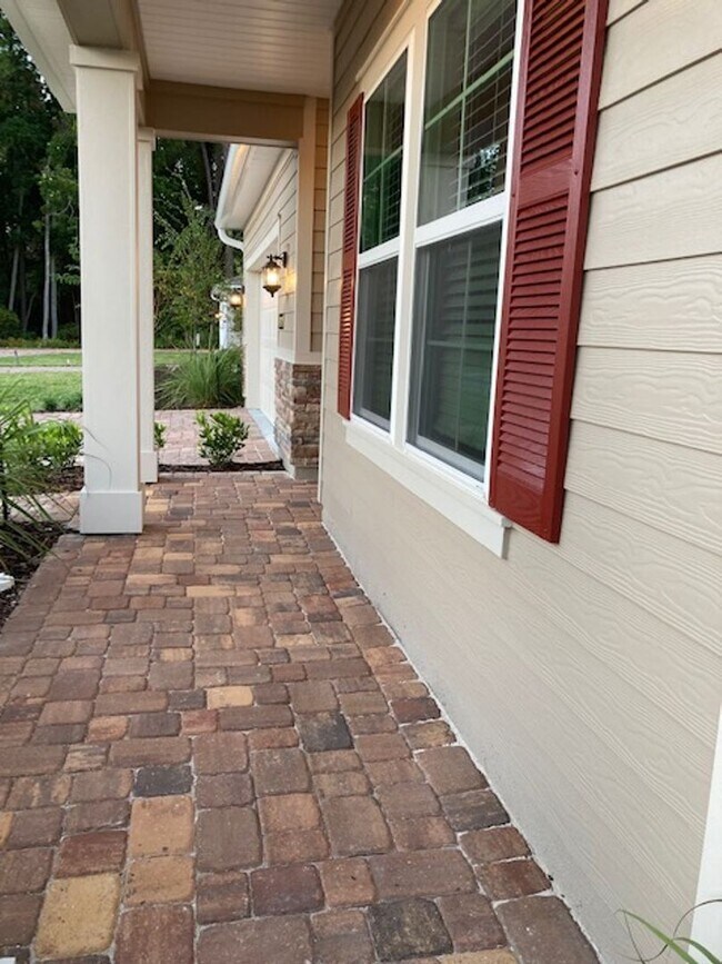 Photo - ***HOLIDAY SPECIAL NO RENT FOR DECEMBER*** Comfortable 3 Bedroom Home With Great Outdoor Space