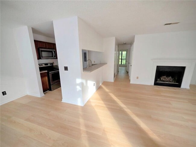 Photo - 590 Windchase Ln