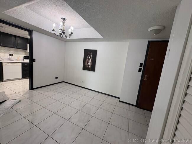 Photo - 3660 Inverrary Dr Unit 1b