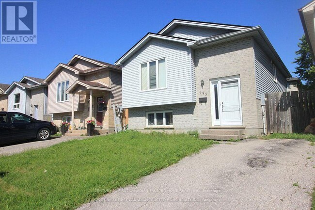 Photo - 893 Lawson Rd