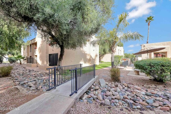 Photo - 3131 W Cochise Dr Condominio Unidad 204