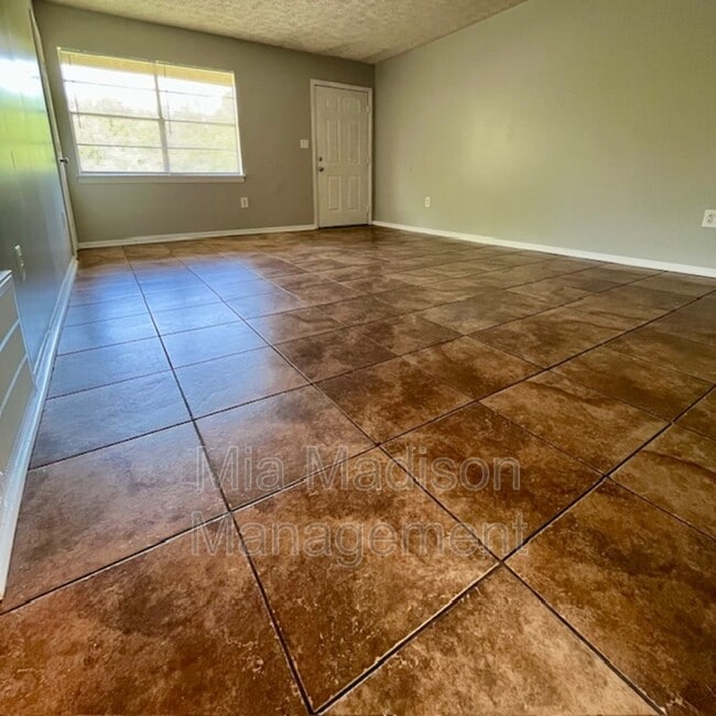 Photo - 2522 Semken Ave