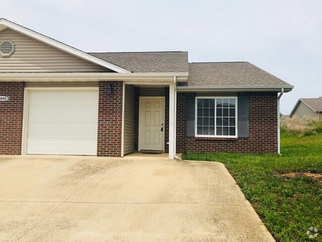 Building Photo - Cozy 2 bedroom, 2 bathroom duplex! Rental