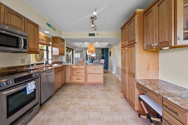 Photo - 16914 Waterbend Dr Unit 270