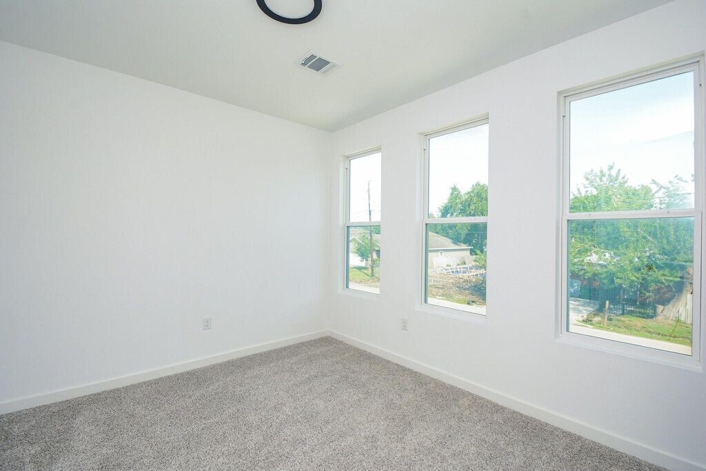 Photo - 4358 Clover St