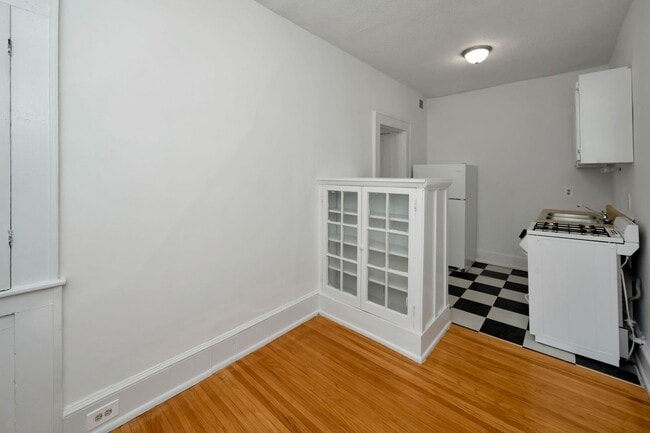 Photo - Montrose and Montclair