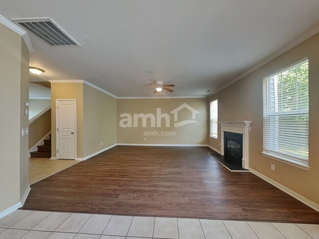 Photo - 409 Stobhill Ln