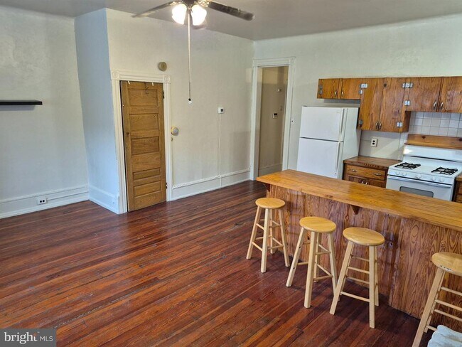 Photo - 4610 Chester Ave