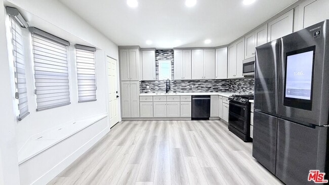 Building Photo - 11836 Rialto St