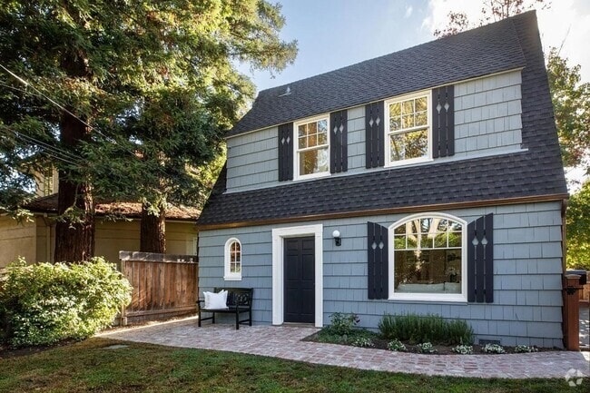 Building Photo - Comfy and charming 2 bedroom, best Palo Al... Rental