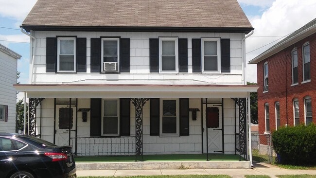 Building Photo - 1023 Spruce St Rental