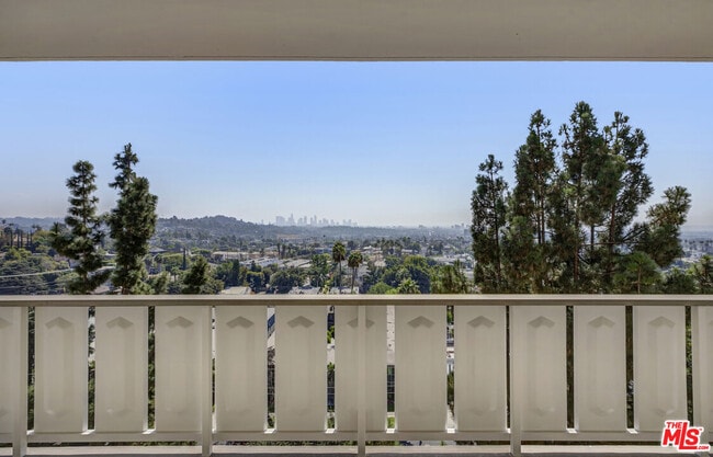 Building Photo - 4455 Los Feliz Blvd Unit 1005 Rental