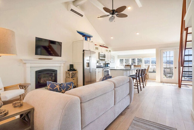 Building Photo - 125 Creek Rd