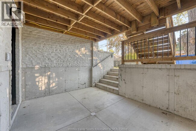 Photo - 360 Bouffard Rd