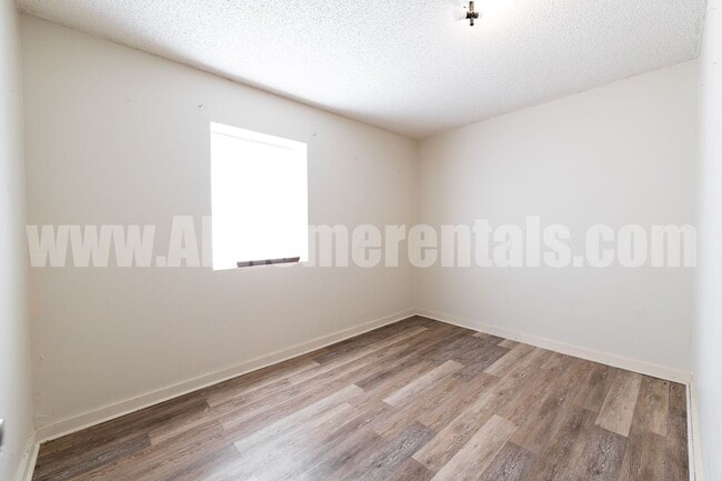 Photo - 2 Sunshine St Unit 2