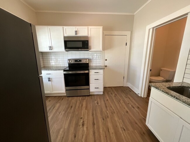 Photo - Charming 3 bedroom/1.5 bathroom REMODELED ...