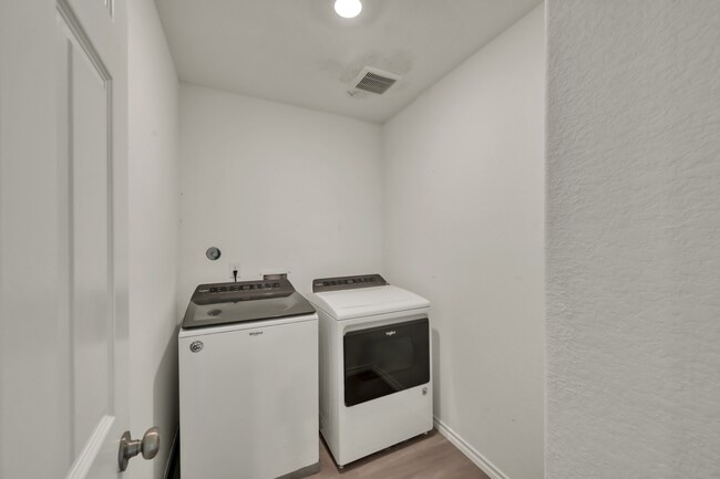 Building Photo - 11130 N Lake Mist Ln