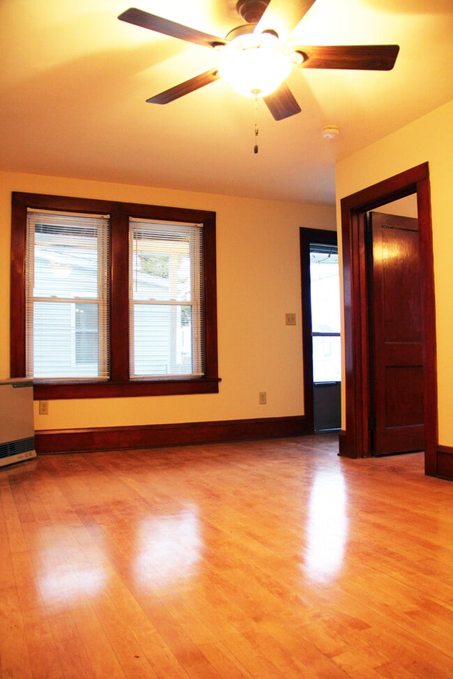 Building Photo - 23 West Ln Unit APT A