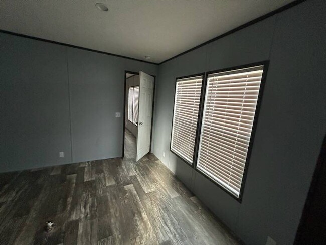 Photo - 575 Payne Creek