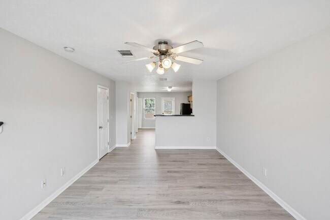 Photo - 340 Stewarts Landing Cir