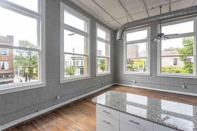 1BR, 1BA - 1,215SF