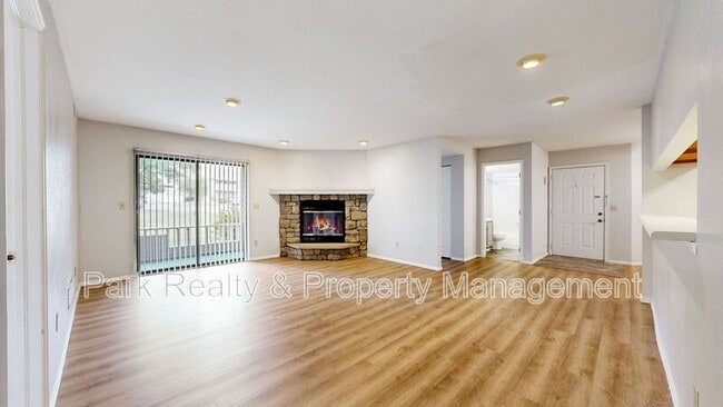 Photo - 12024 W Cross Dr