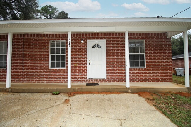 Building Photo - 2-Bed, 2-Bath Milton Duplex Minutes from Whiting Field – Pet Friendly with Lawn Maintenance Inclu...