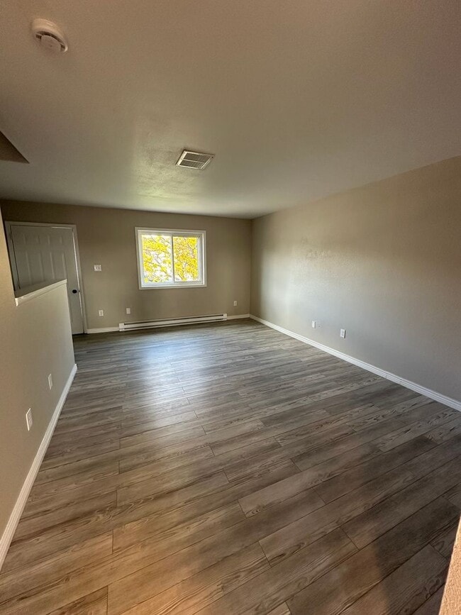 Photo - BEAUTIFULLY UPDATED 3 BEDROOM, 2 BATHROOM ...