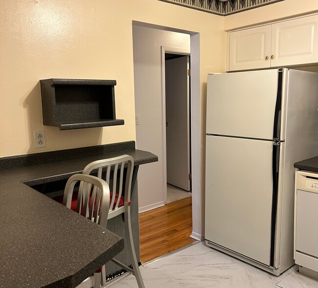 16 Sunset Ave Unit 2BR Apartment in Uptown Bayonne, NJ